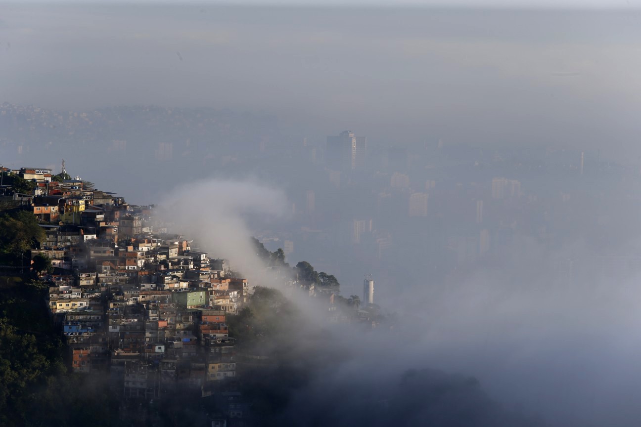 Nevoeiro atinge a manhã do Rio de Janeiro - Morro do Fallet - Foto Fabiano Rocha / Agêcia O Globo
