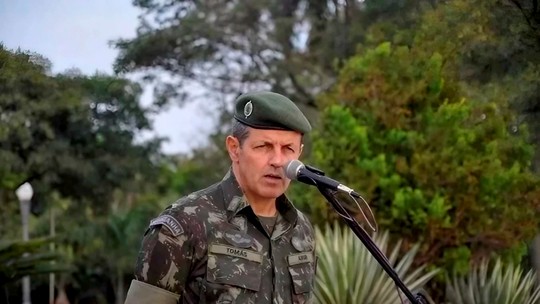 Precedente envolvendo comandante do Exército faz ministro da Defesa adotar novo protocolo com celulares
