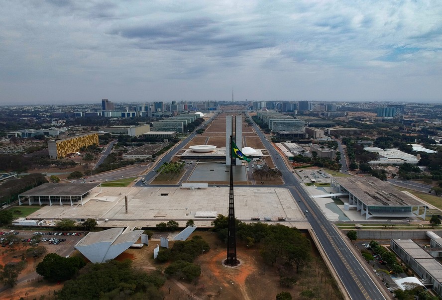A Praça dos Três Poderes em Brasília: atuação de Executivo, Legislativo e Judiciário tem sido alvo de debate