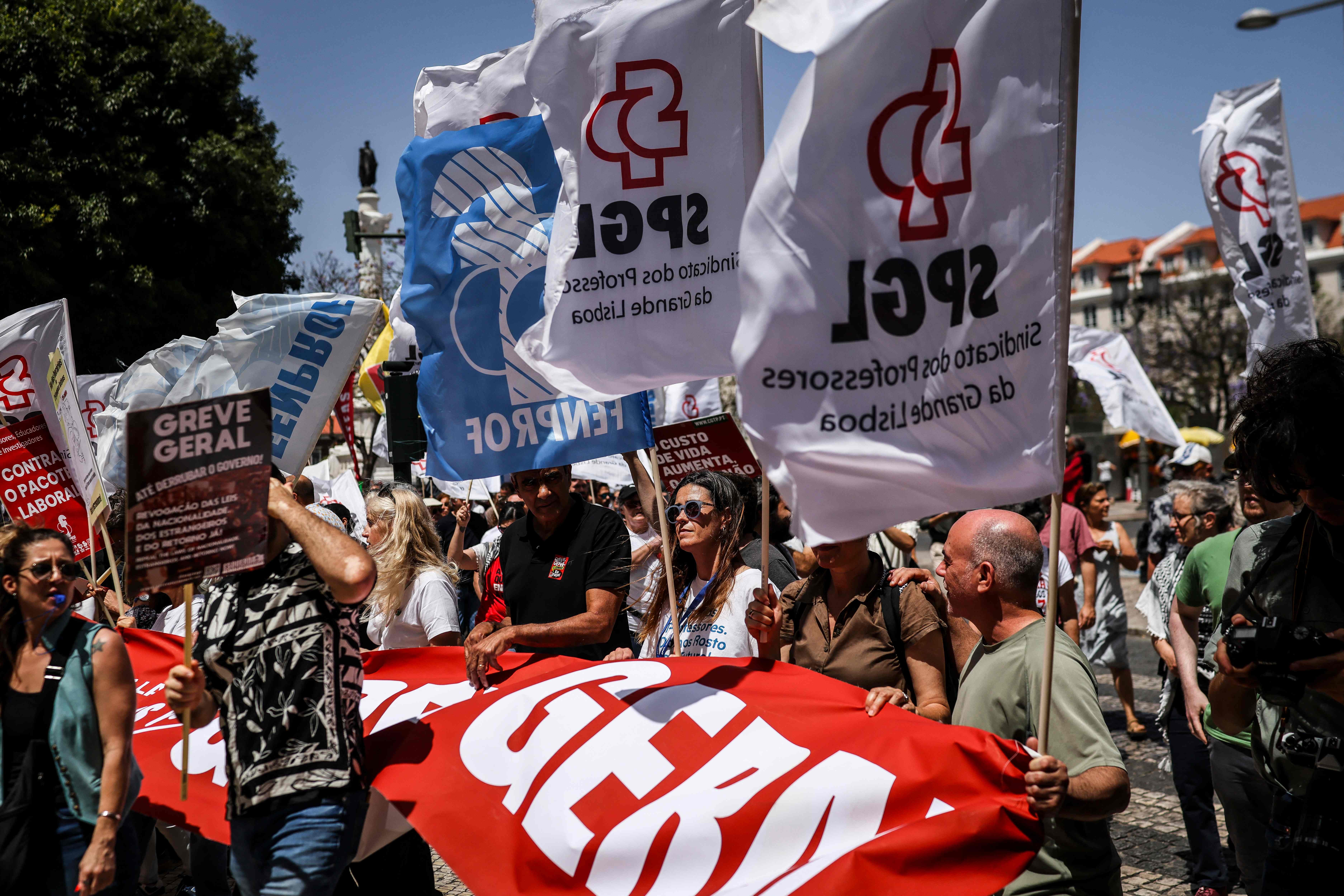 Greve geral em Portugal cancela voos e afeta serviços essenciais: sindicatos protestam contra reforma trabalhista