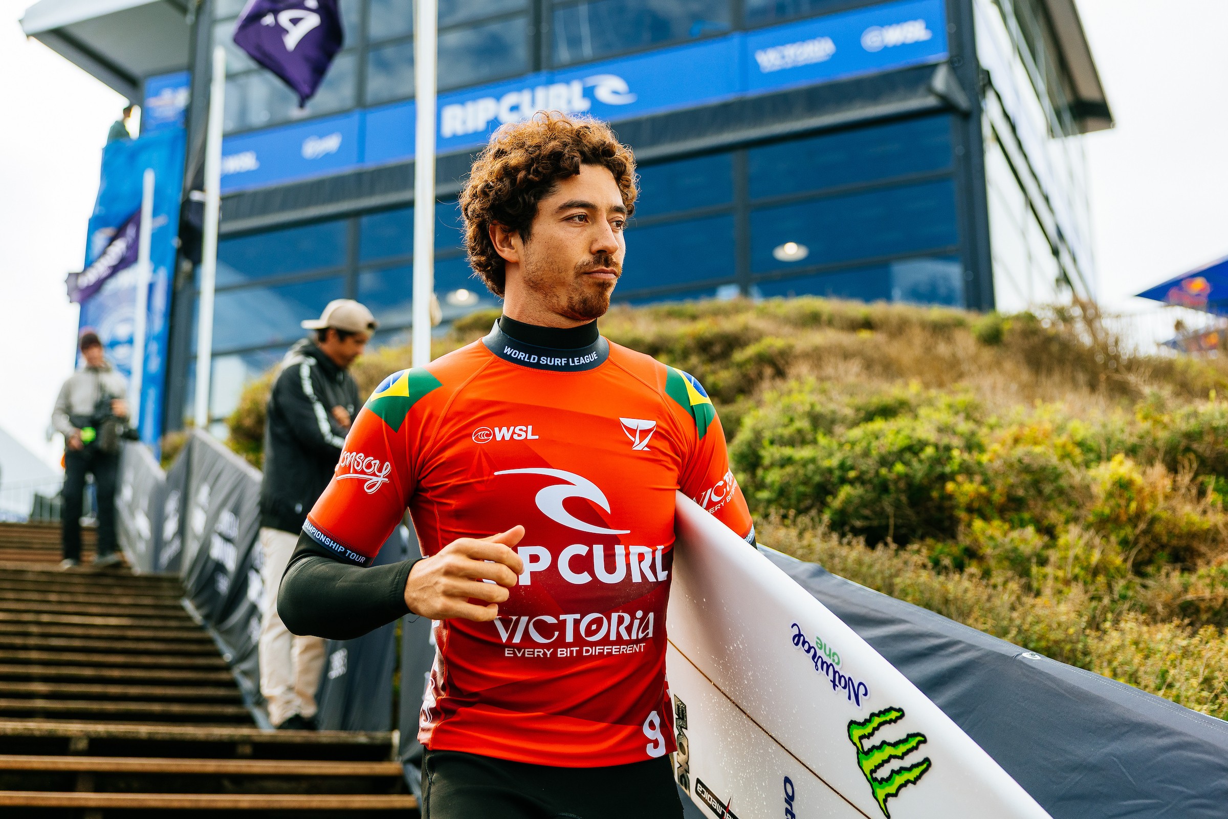 Atual campeão mundial, Yago Dora projeta evolução e aprova novo regulamento da WSL: 'Maneira justa'