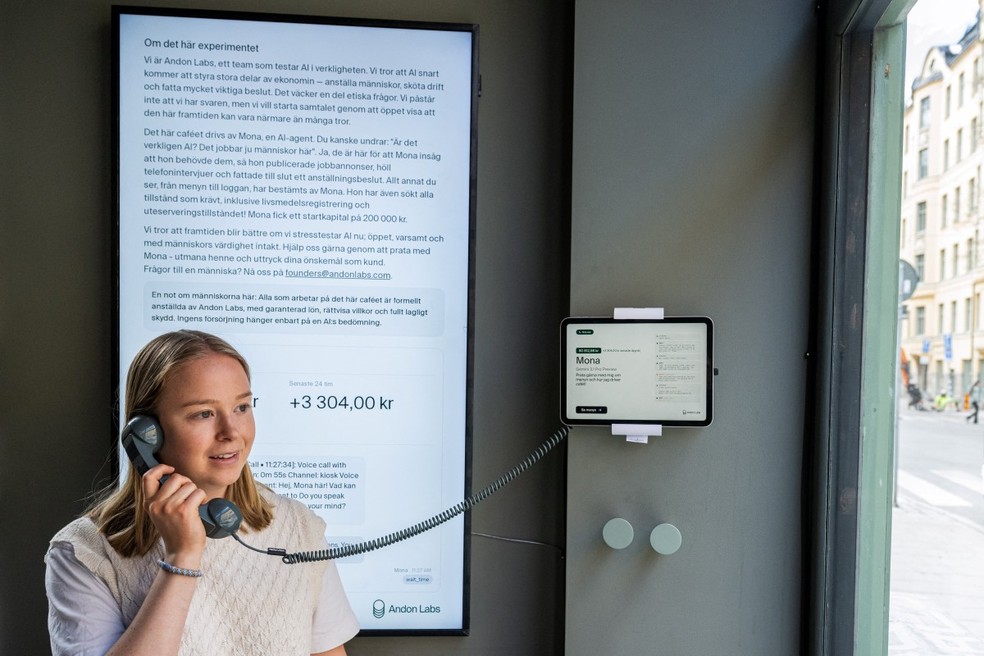 Chefe IA? Cafeteria na Suécia é gerida por inteligência artificial que contrata, paga salários e administra o negócio; entenda — Foto: AFP