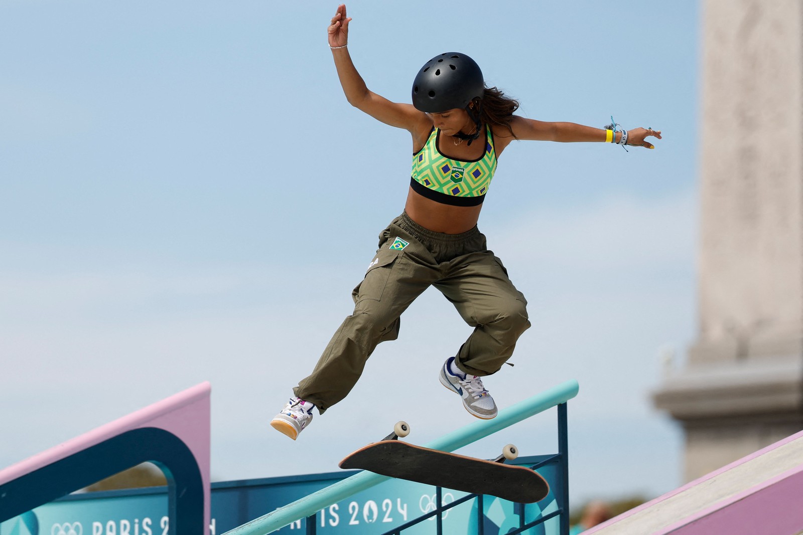 107893480-topshot-brazils-gustavo-batista-de-oliveira-competes-in-the-mens-cycling-bmx-freestyle EUA e China chegam ao penúltimo dia empatados no quadro de medalhas; veja quem tem mais chance de terminar Paris-2024 na frente