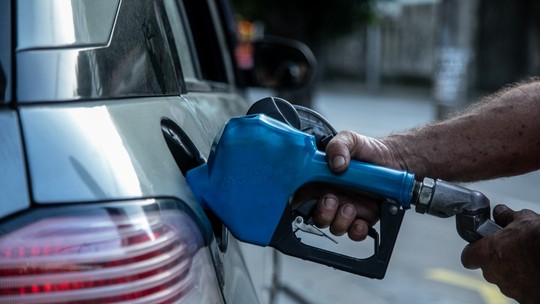 Com alta da gasolina, prévia da inflação de setembro sobe 5% em 12 meses 