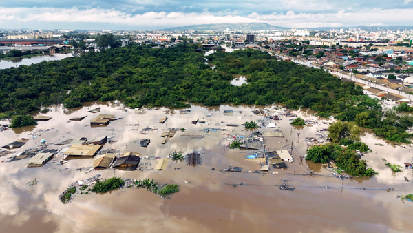 Vista geral das casas afetadas pela enchente do rio Jacuí em Eldorado do Sul, Rio Grande do Sul, Brasil, em 3 de maio de 2024.