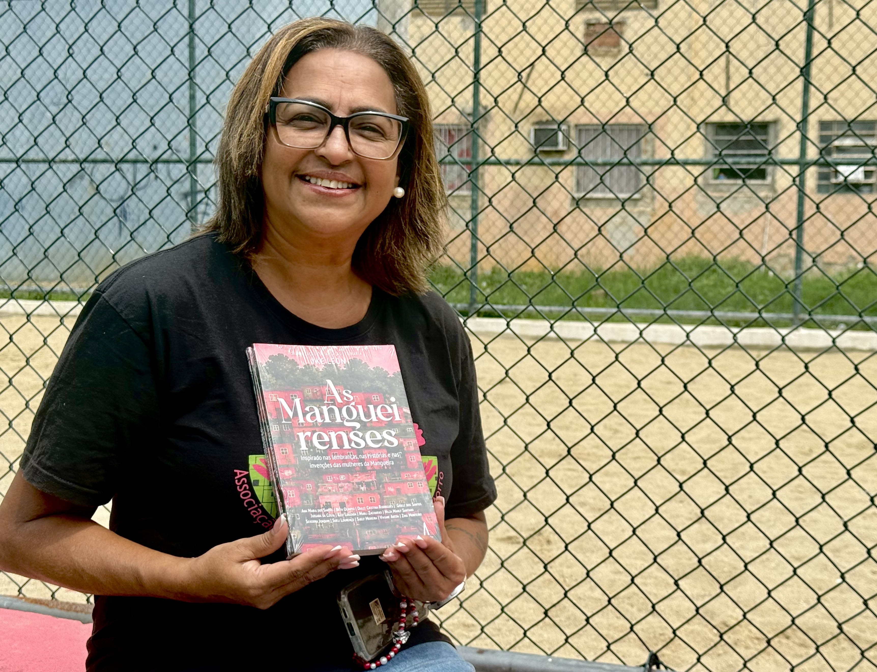 De identidade trocada a segredo de 15 anos: livro revela histórias curiosas de mulheres da Mangueira
