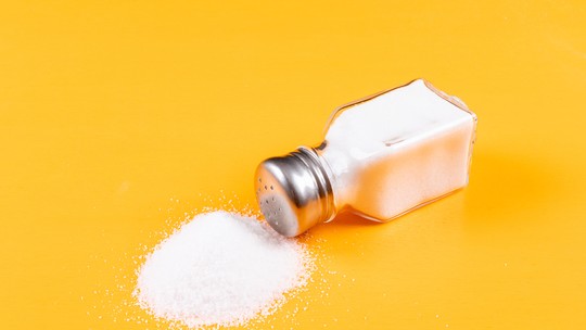 Pressão alta: trocar o sal de cozinha com sódio por outro com  potássio pode reduzir hipertensão