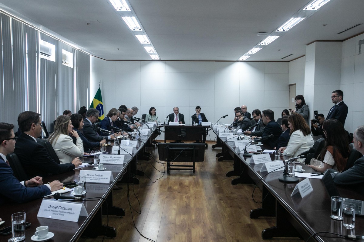 Governo Lula vê chance remota de adiamento de tarifaço de Trump e avalia ida de delegação a Washington