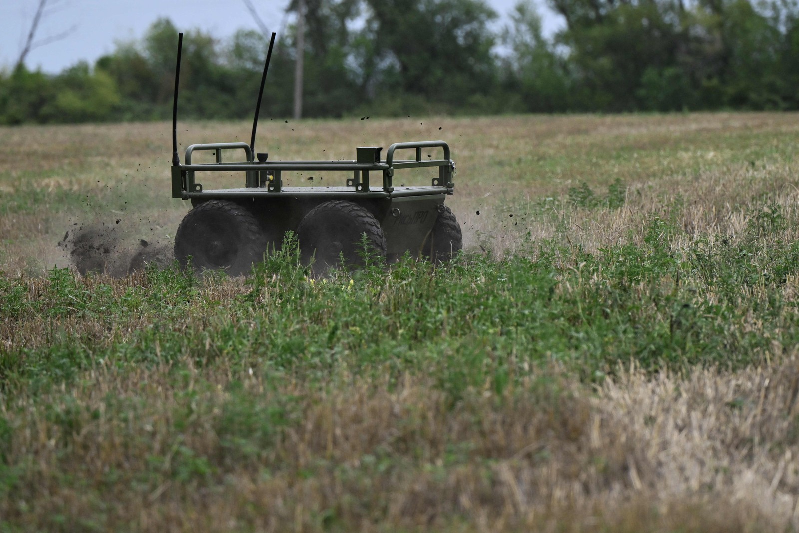 Proliferação de drones baratos mudou guerra e forma como médicos recuperam feridos — Foto: Genya Savilov/AFP