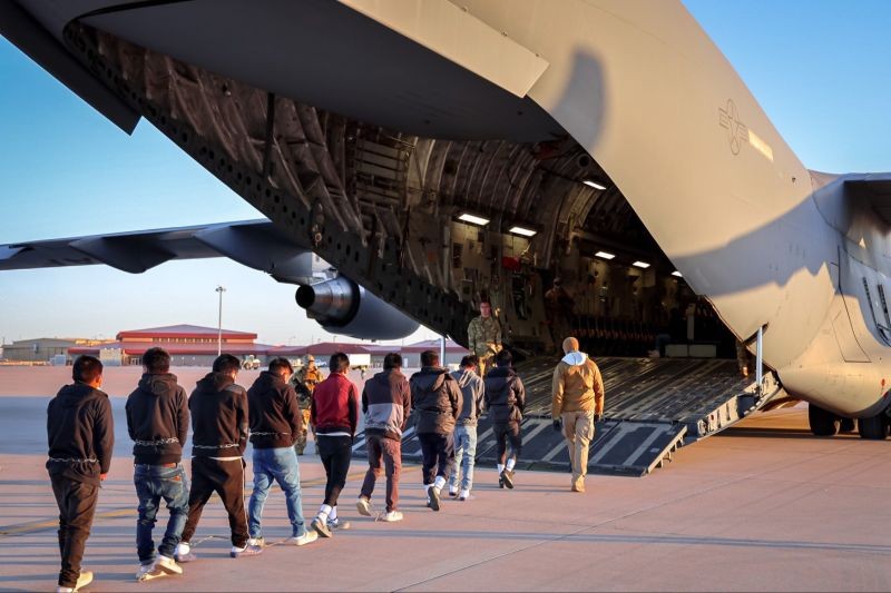 EUA perseguem mais de 66 mil migrantes deportados no exterior para cobrar R$ 2,15 bilhões em multas não pagas