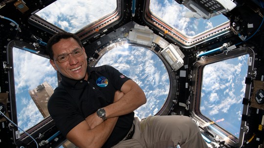 Missão mais longa em órbita: astronautas que bateram recorde no espaço voltam à Terra