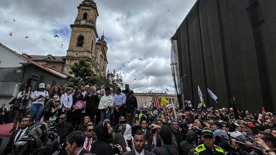 Sob pressão de escândalo de escutas e Congresso, Petro tenta mostrar força com protestos na Colômbia