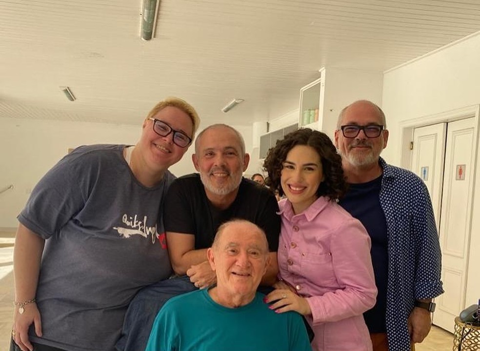 Juliana Rangel Aragão com o pai e os irm — Foto: Reprodução/Instagram