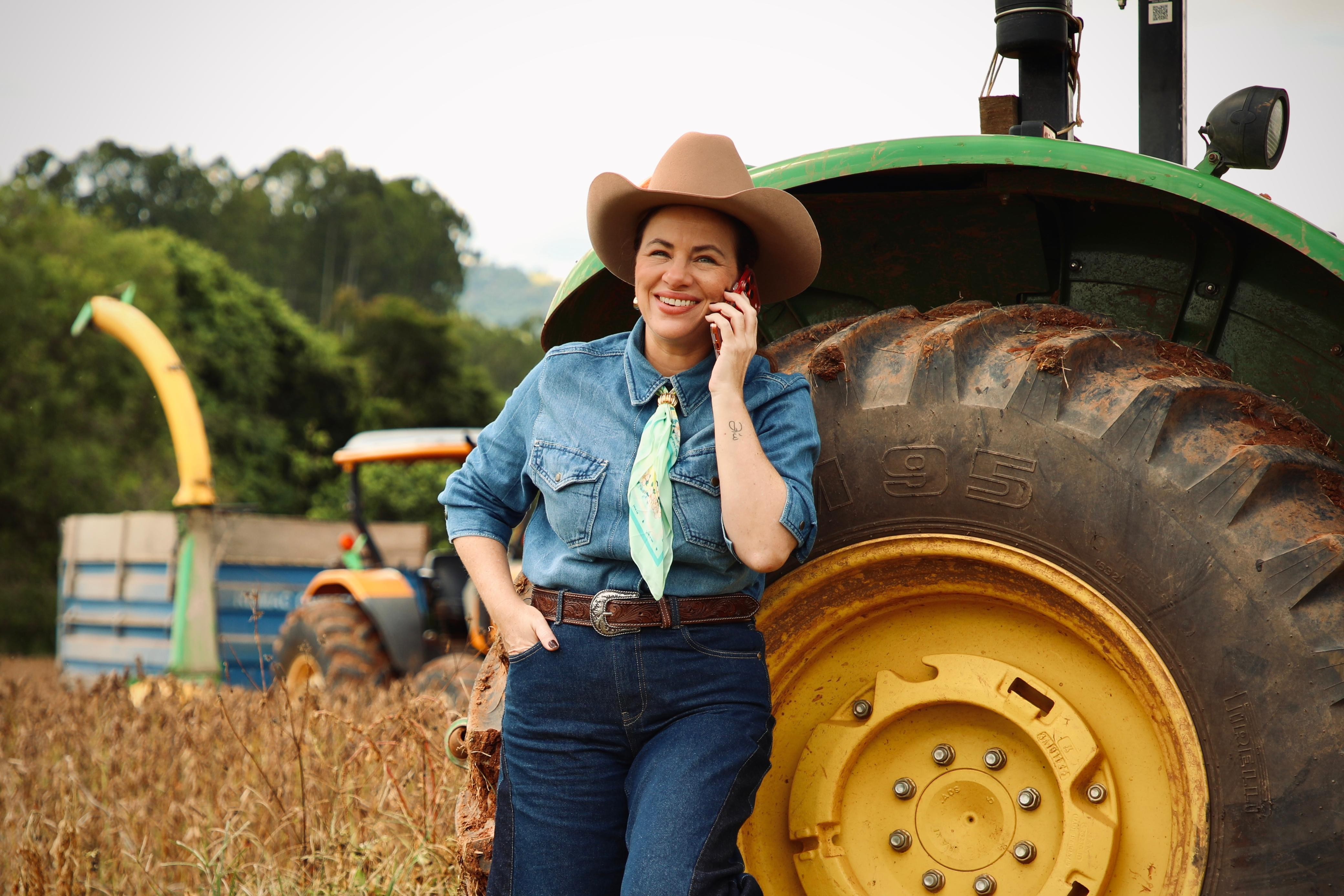 Karine Teles viverá mulher de família rica do interior de Minas em comédia