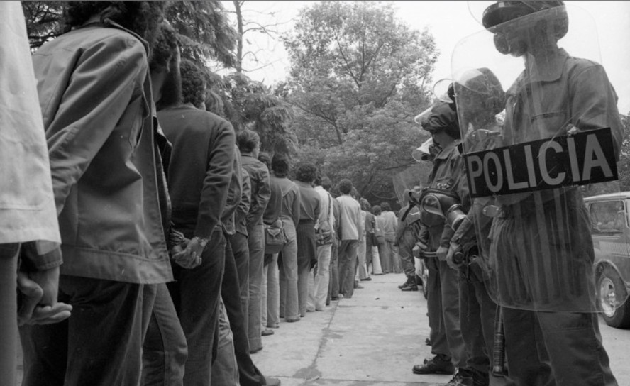 Estudantes detidos pela polícia na capital paulista, em setembro de 1977