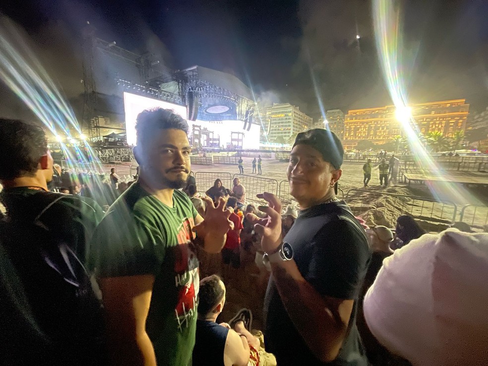 Os amigos de Minas Gerais conseguiram um lugar privilegiado para ver o show da diva — Foto: Anna Bustamante/Agência O GLOBO