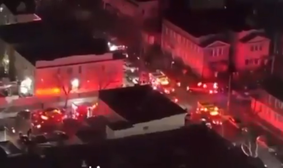 Grupo abre fogo contra fila de boate em Nova York e deixa 10 feridos, incluindo adolescentes