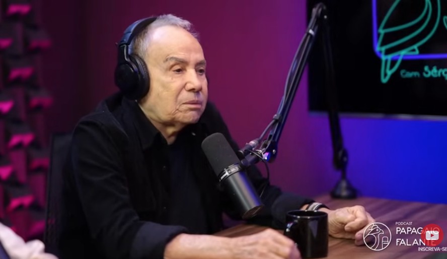 Stênio Garcia descobre em podcast com a esposa que casamento é aberto e viraliza