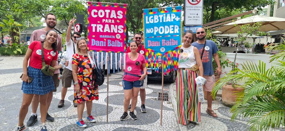 Friends gather for the 30th LGBT+ Pride Parade in Copacabana - Photo: Walter Farias