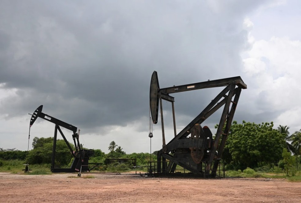 Bombas de petróleo em Maracaibo, na Venezuela — Foto: Federico Parra/Getty Images via AFP