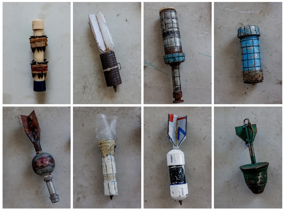 Em uma fotografia combinada, uma série de explosivos improvisados ​​recuperados pelo esquadrão antibombas da polícia estadual em Morelia, Michoacán, México — Foto: Adriana Zehbrauskas/The New York Times