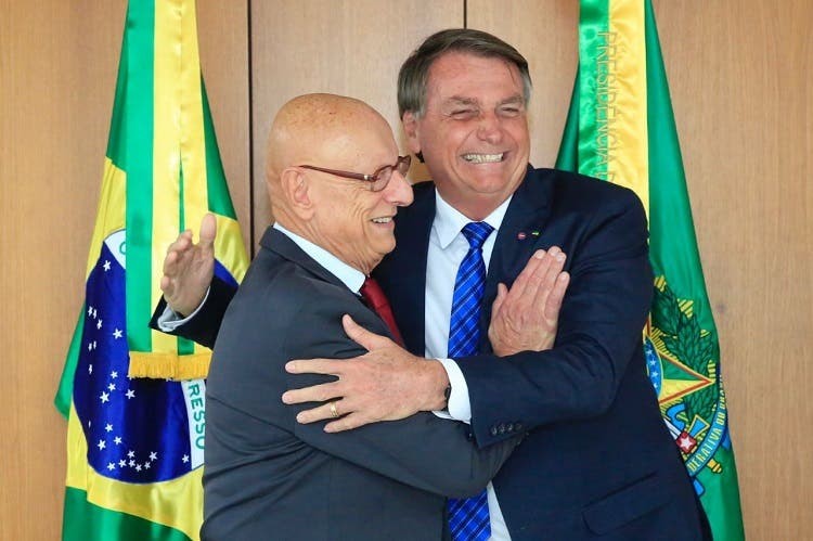 Michelle Bolsonaro reposta vídeo de Esperidião Amin, adversário de Carlos na disputa pelo Senado em SC