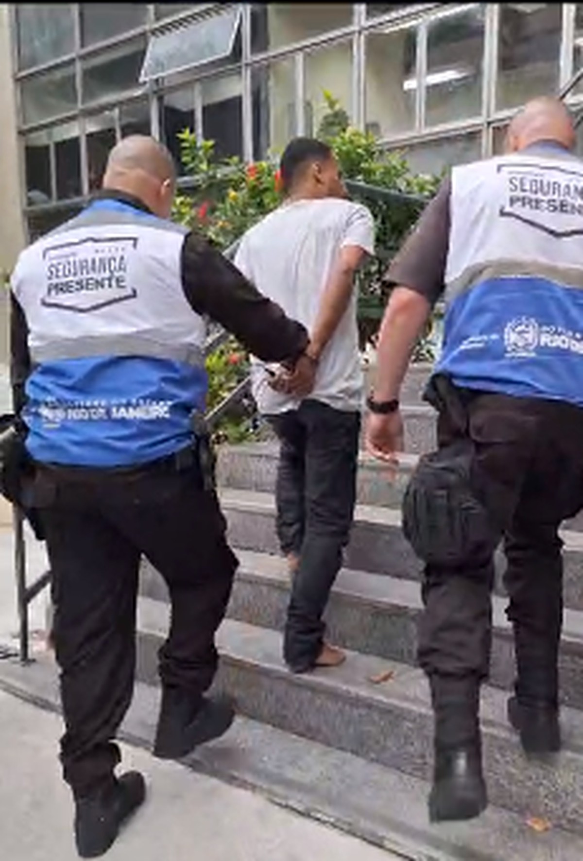 Persegui&ccedil;&atilde;o e tiroteio, na Tijuca, termina com um suspeito preso e outros dois baleados