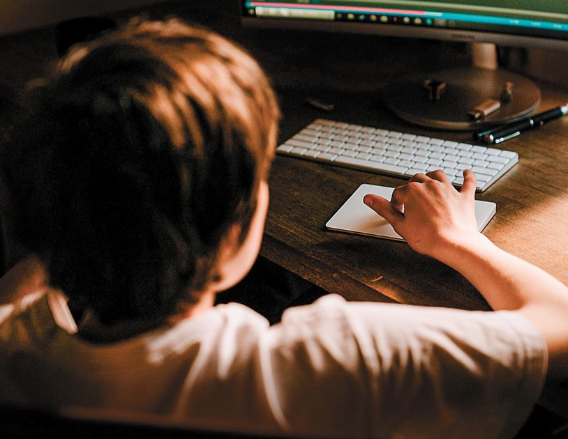 Mais da metade dos sites de conteúdo adulto monitorados ignora regra de verificação etária - QTU Questões do Universo