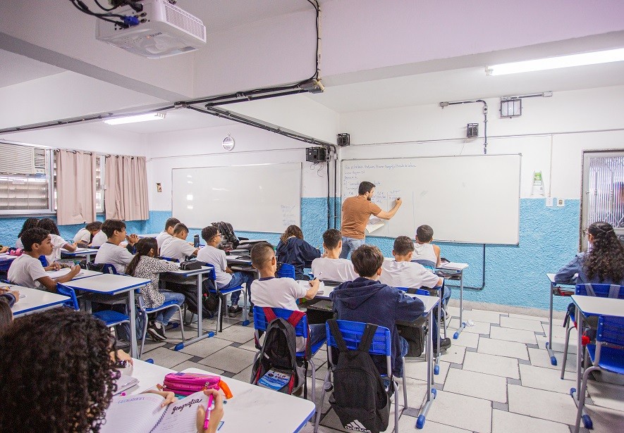 Escolas da rede municipal do Rio terão programa de educação antirracista oferecido por ONG