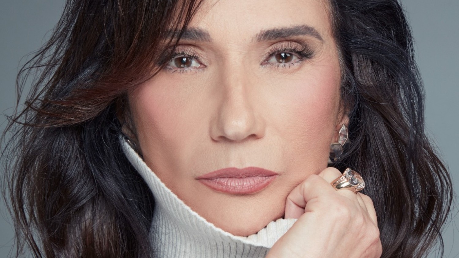 Zizi Possi 70 anos: cantora revela como mantém saúde, bem-estar e criatividade após décadas de carreira