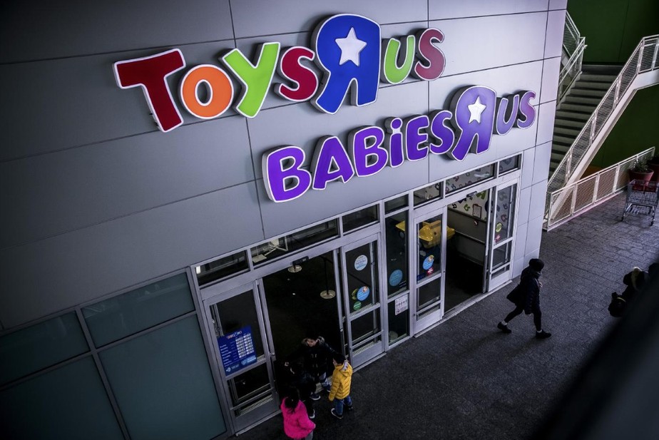 Toys 'R' Us informa que todas as 735 lojas dos EUA serão fechadas - AcheiUSA