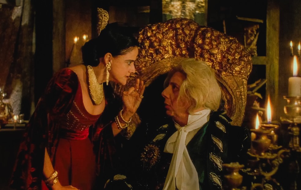 Marieta Severo e Marco Nanini em cena de "Carlota Joaquina, princesa do Brasil" — Foto: Divulgação