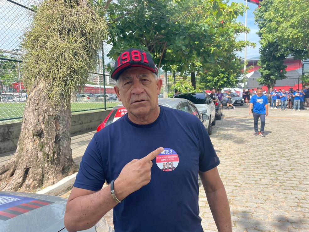 Ex-atacante Nunes na eleição do Flamengo — Foto: André Zajdenweber