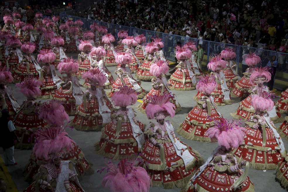 A ala de baianas da Mangueira — Foto: Fabiano Rocha/Agência O Globo