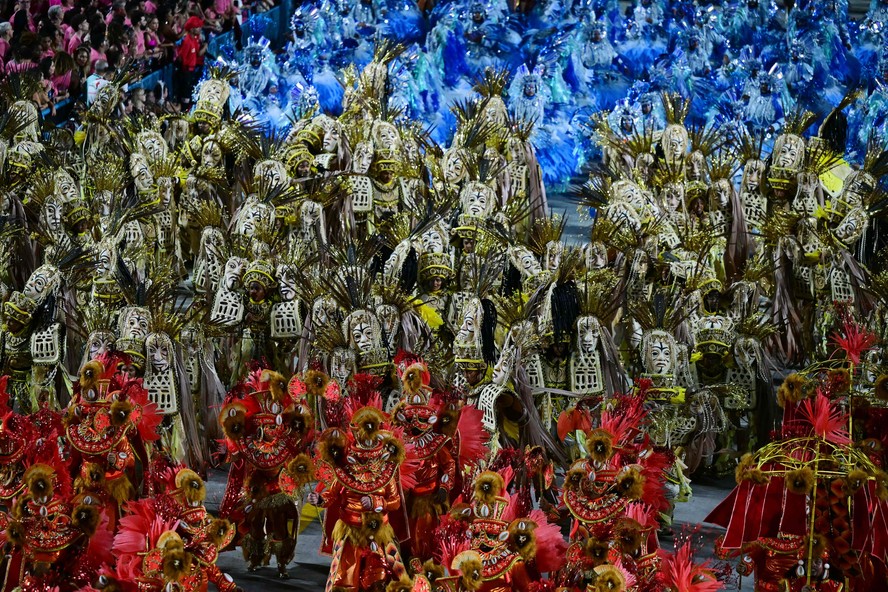 Qual escola subiu para o Grupo Especial do carnaval 2025 no RJ?