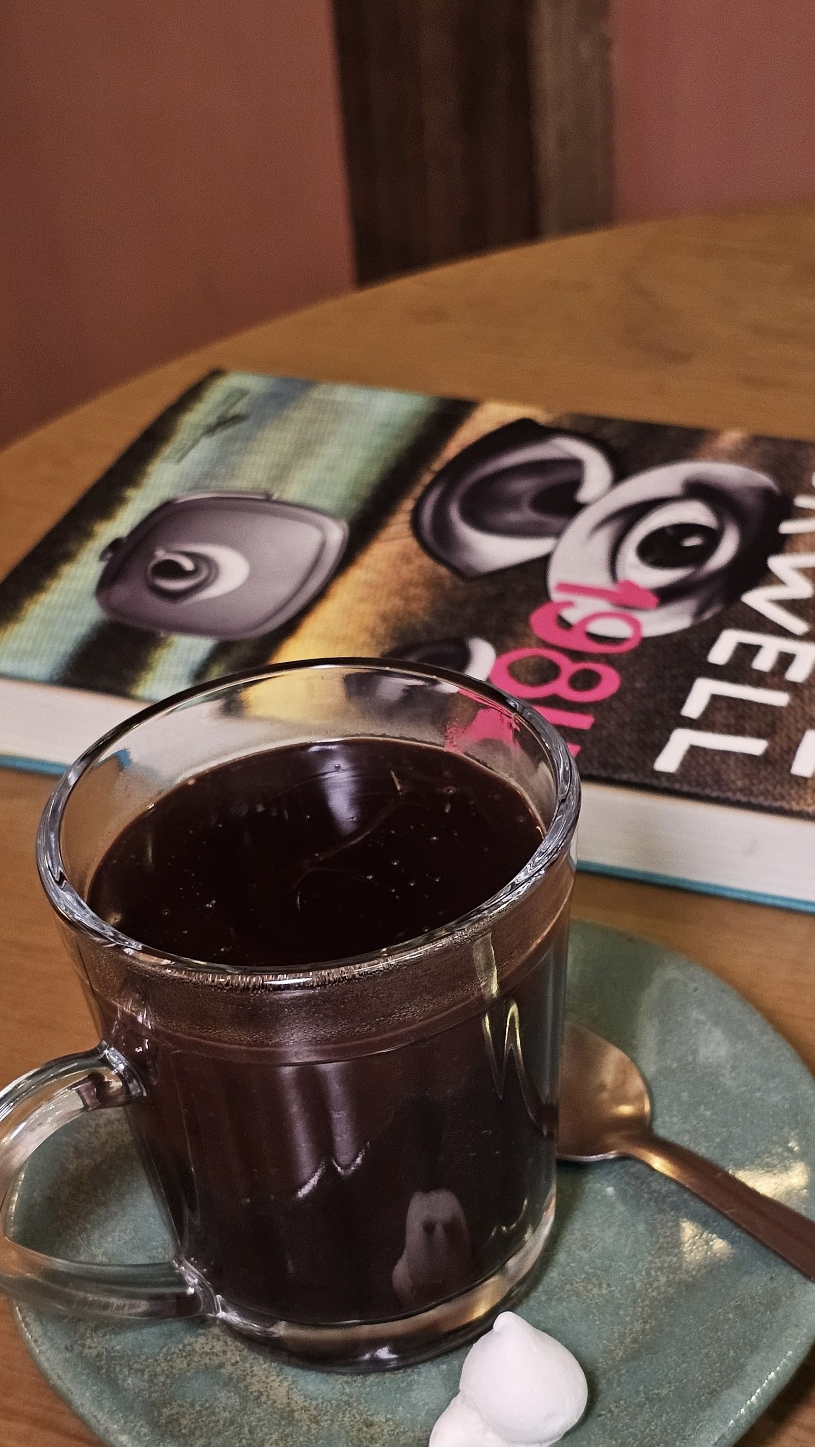 O chocolate quente do Namu Quitanda (98137-8631), que fica no Mercado Municipal, custa R$ 12 (o pequeno) ou R$ 16 (o grande) — Foto: Divulgação