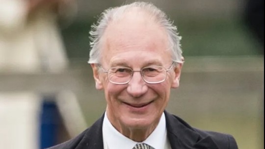 Ex-secretário da Rainha Elizabeth, tio de Harry e William morre aos 82 anos