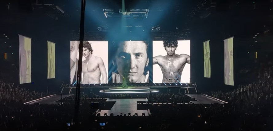 John F. Kennedy Jr., Sean Penn e Jesus Luz, ex de Madonna em painel de turnê
