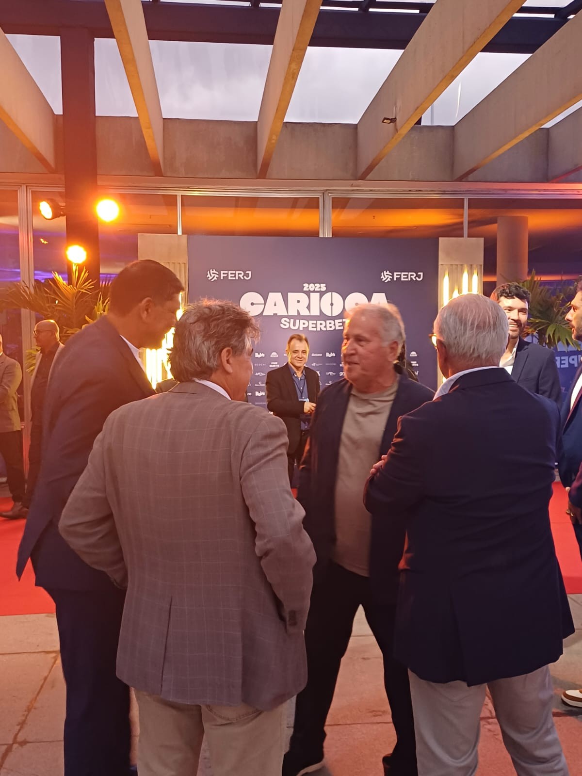 Zico se diz privilegiado em dar nome à taça do Estadual 2025 'Procurei