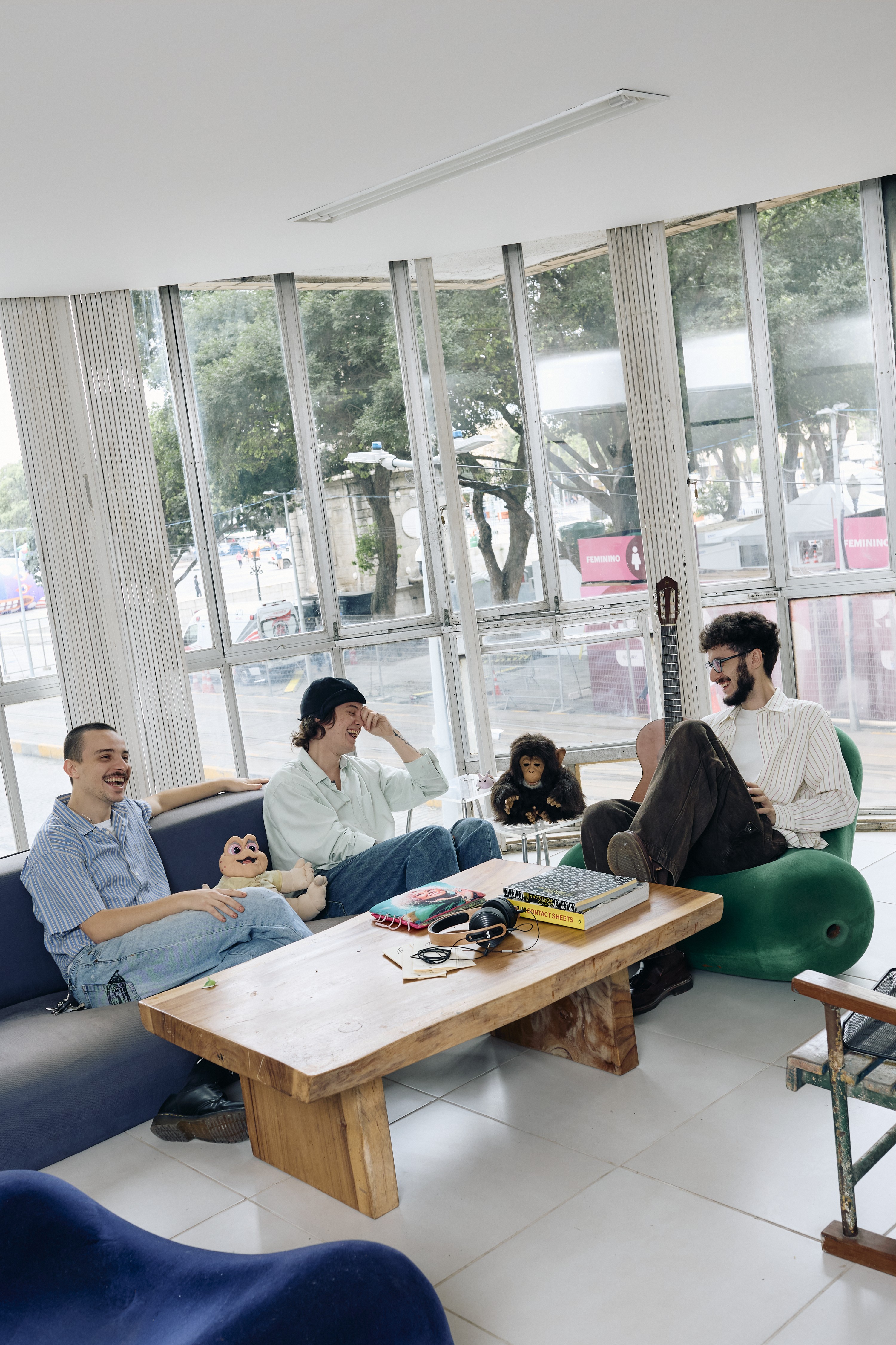 Amigos e sócios, Chiko Guimarães, Guilherme Bill e Luis Bellas abrem ao público o ateliê Arco, no Centro do Rio