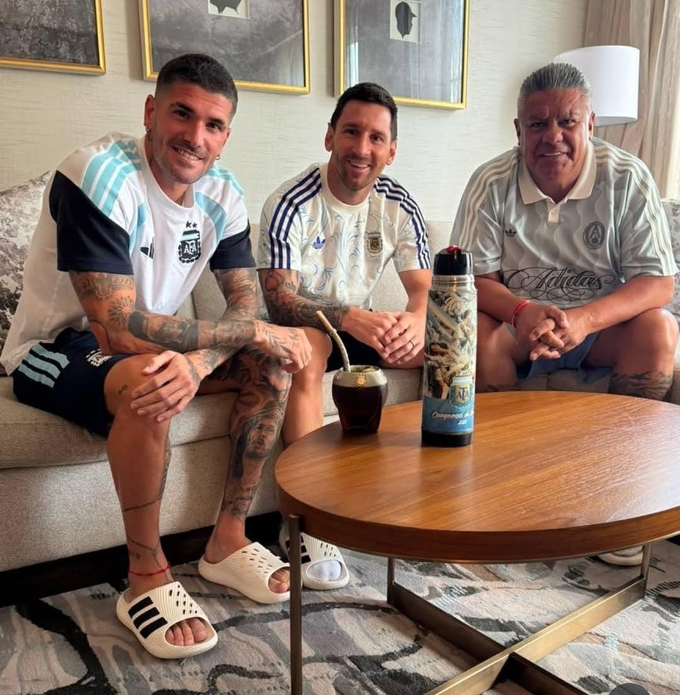 Tapia sempre compartilha momentos com jogadores da seleção da Argentina — Foto: Reprodução