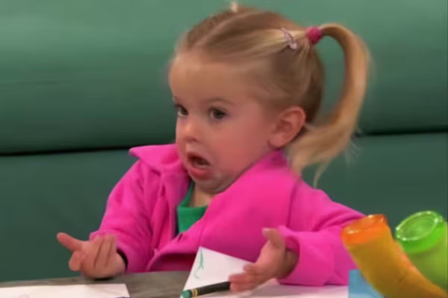 Lembra dela? Veja como está a menina de 'Boa sorte, Charlie', que virou meme na infância e agora completa 18 anos