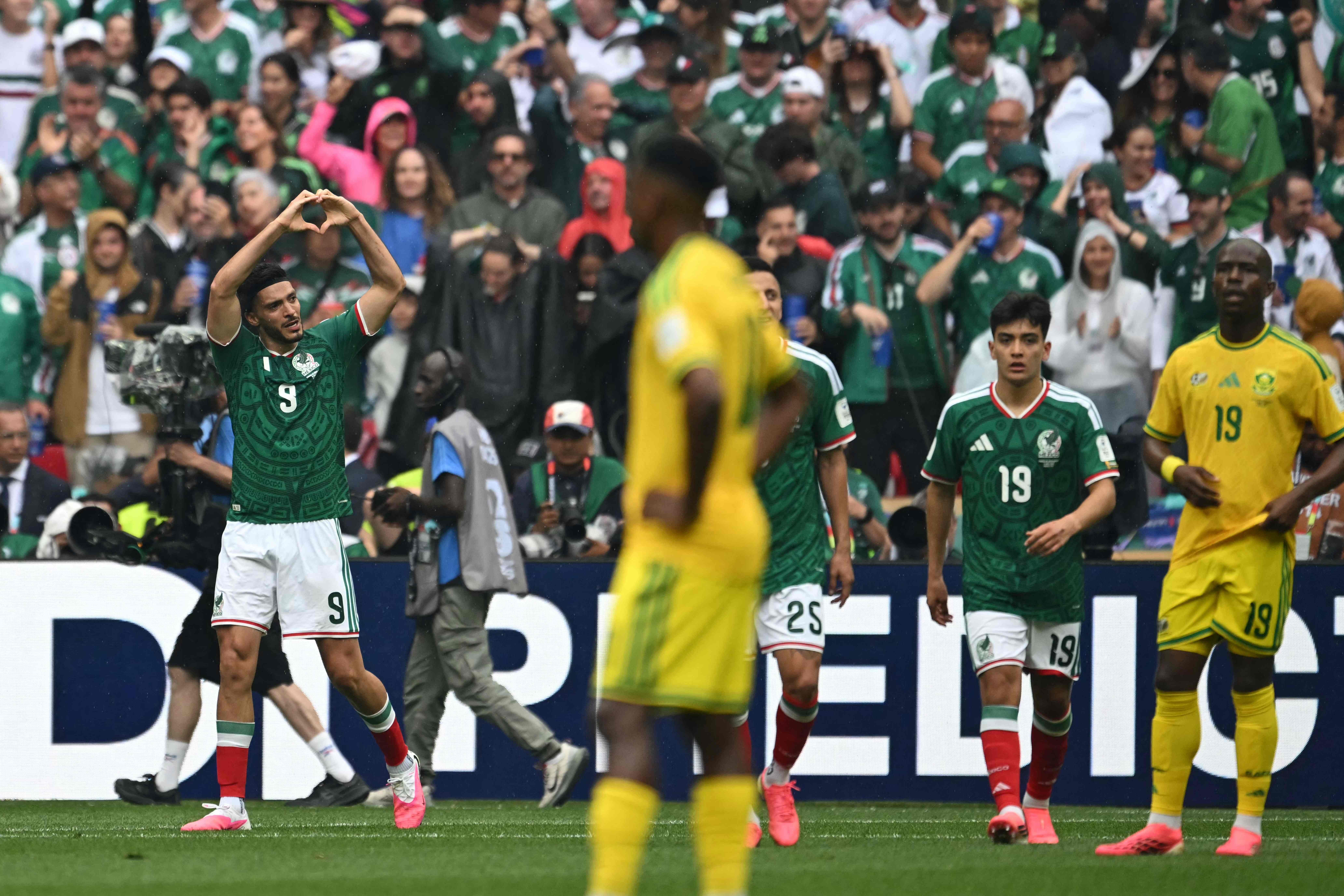 Em sua quarta Copa do Mundo, Raul Jimenez, autor do segundo 
