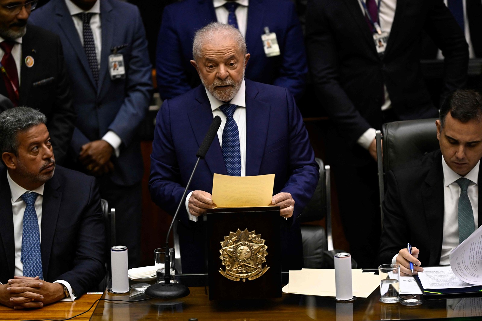 Presidente Luiz Inácio Lula da Silva discursa no Congresso — Foto: Mauro Pimentel / AFP