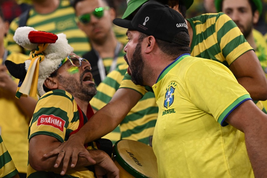 Copa do Mundo: Memes zoam bate-boca dentro da torcida do Brasil em jogo ...