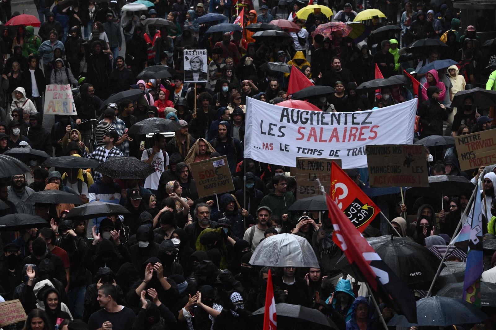 Performing vão, such as Ruas Nafrança Emresposta ànomeação de Sébastien Lecornu, 39, AO CARGO de Primeiro-Ministro Pelo Pelo President Emmanuel Macron. - Foto: Philippe Lopez