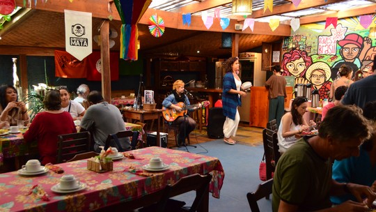 Café na roça, com pitadas de cultura e sem sair do Rio: espaço oferece oficina gratuita de crochê, arte e alimentos orgânicos