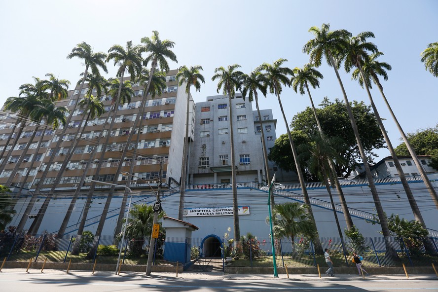 Vítima e acusado estão internados no Hospital Central da PM. Ele, sob custódia