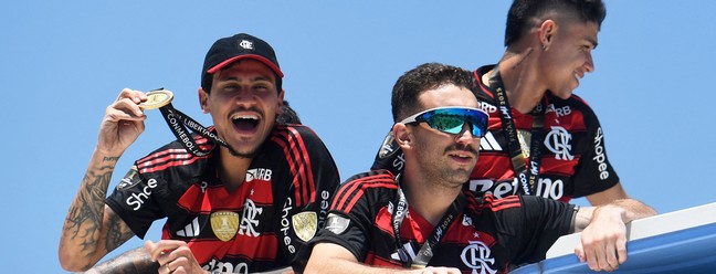 Jogadores do Flamengo comemoram o título da Libertadores — Foto: Daniel RAMALHO / AFP