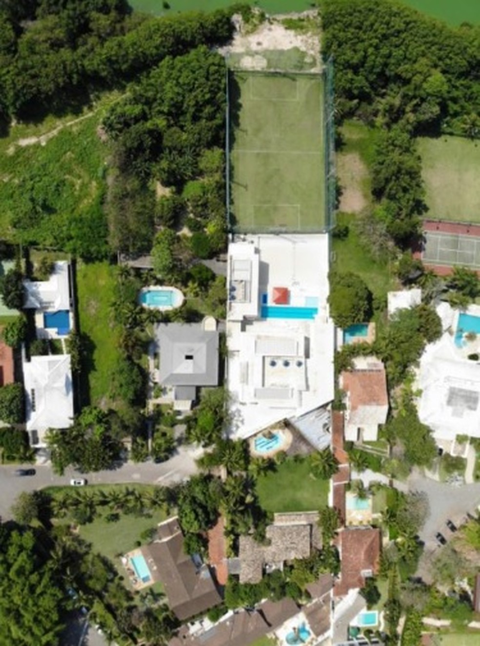 Vista aérea de casa de Romário em condomínio na Barra da Tijuca — Foto: Reprodução